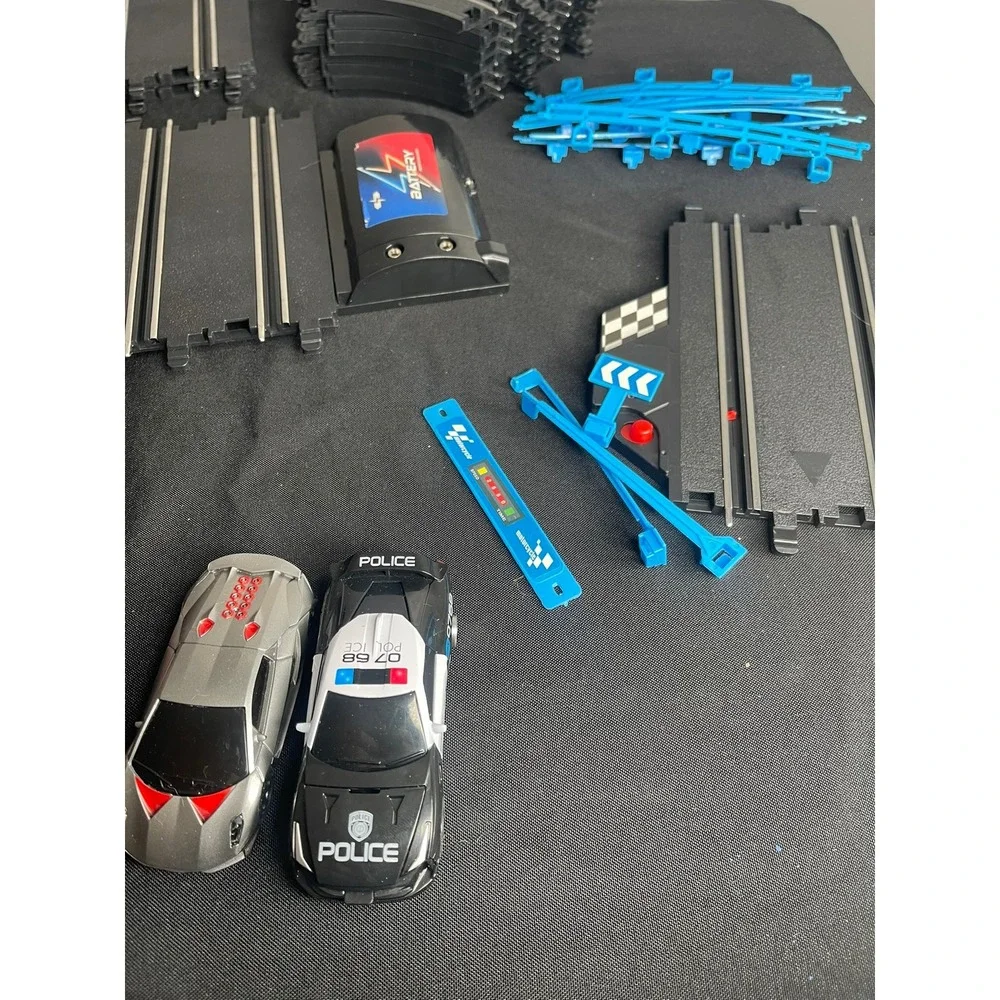 Atlasonix Slot Car Race Track 1:43 Scale Police Chase 118in Length Turbo Boost